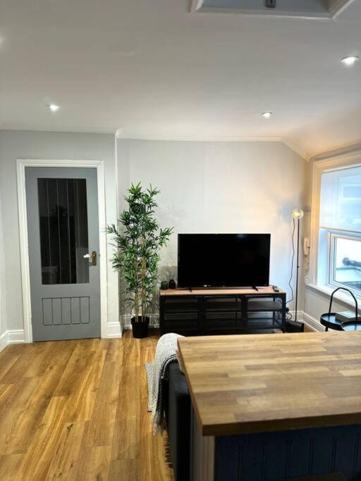 High Wycombe Centre- 2 Bed Flat Apartment Exterior photo